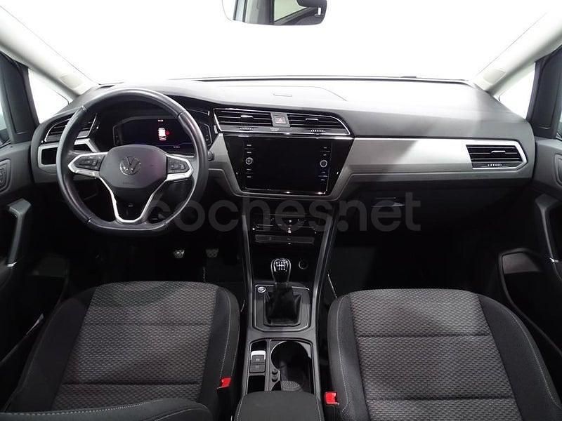 Usado VW Touran Advance 150 CV (110 kW) 2023 Blanco Monovolumen