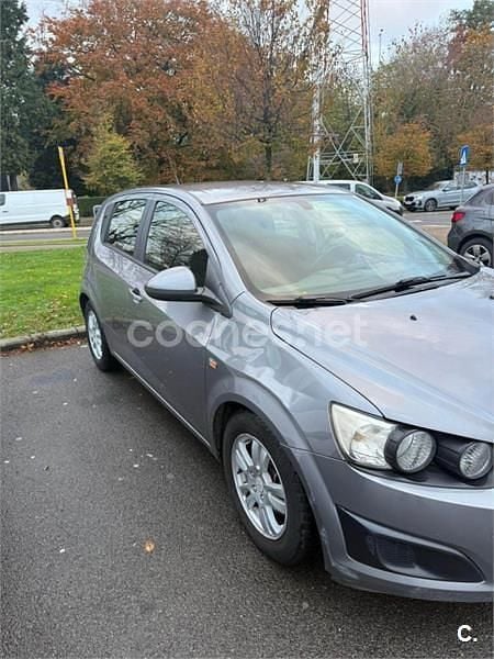 Usado Chevrolet Aveo LTZ 95 CV (69 kW) 2012 Gris / plata Berlina