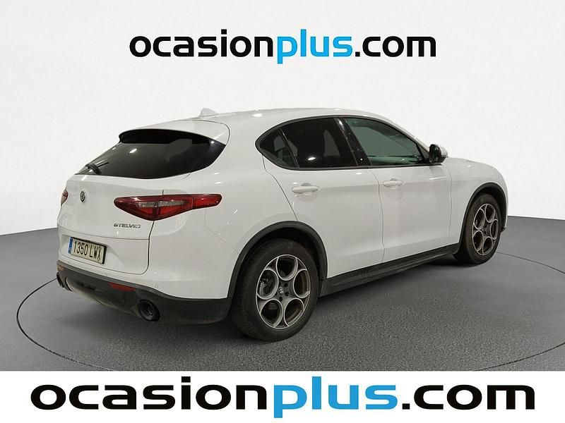 Usado Alfa Romeo Stelvio Sprint 160 CV (117 kW) 2022 Blanco SUV