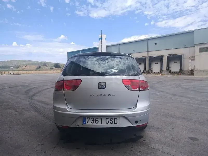 Usado Seat Altea XL 90 CV (66 kW) 2010 Gris / plata Monovolumen