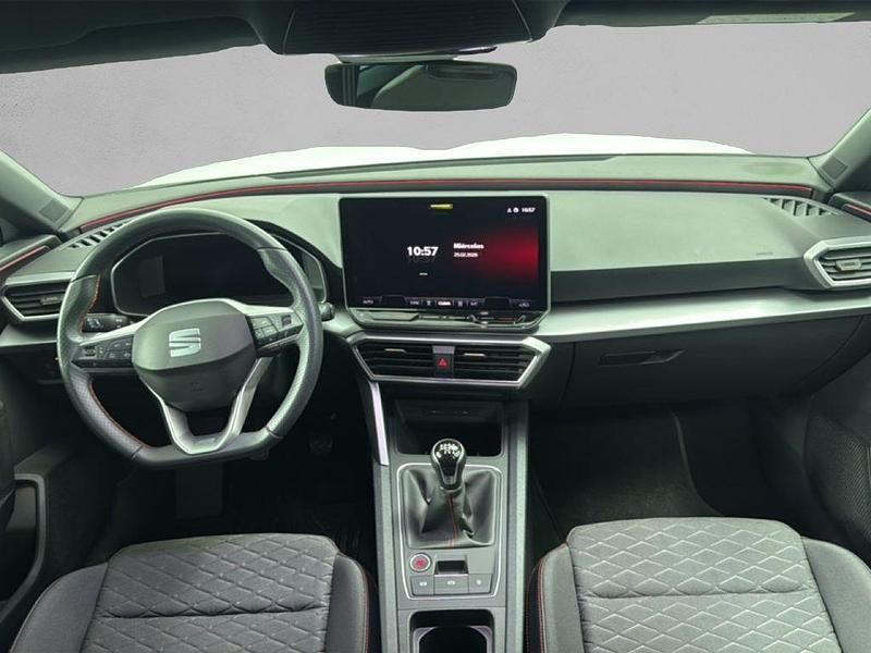 Usado Seat Leon FR 150 CV (110 kW) 2025 Blanco Familiar