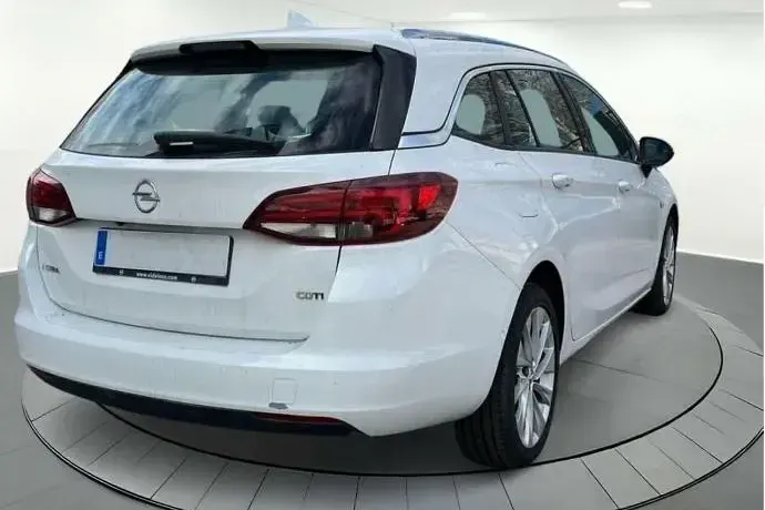 Usado Opel Astra Excellence 110 CV (80 kW) 2017 Blanco Familiar