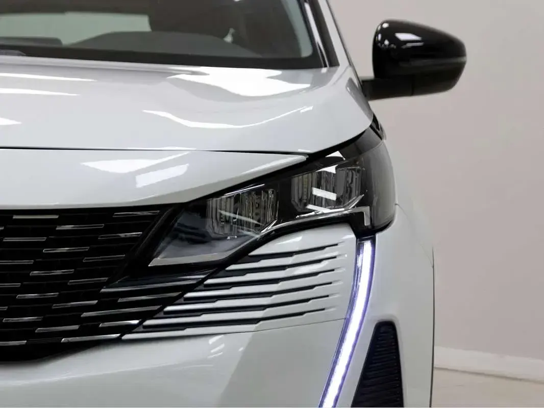 Usado Peugeot 3008 Active 131 CV (96 kW) 2022 Blanco SUV