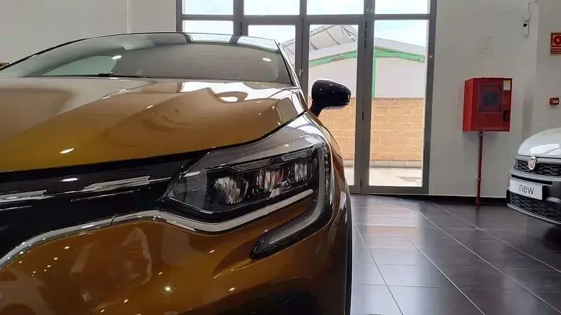 Usado Renault Captur Zen 115 CV (84 kW) 2020 Naranja SUV