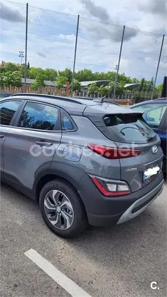 Usado Hyundai Kona 141 CV (103 kW) 2023 Gris / plata SUV