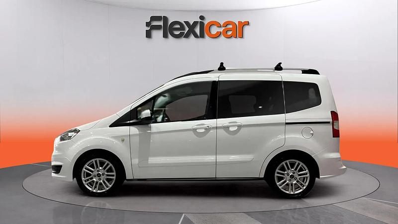 Usado Ford Tourneo Courier Ambiente 102 CV (75 kW) 2015 Blanco Monovolumen
