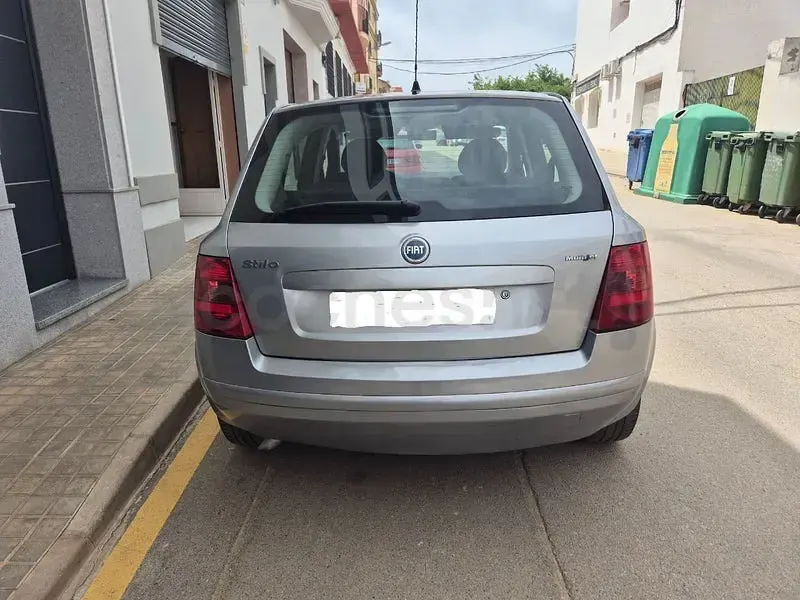 Usado Fiat Stilo Dynamic 120 CV (88 kW) 2006 Gris / plata Berlina