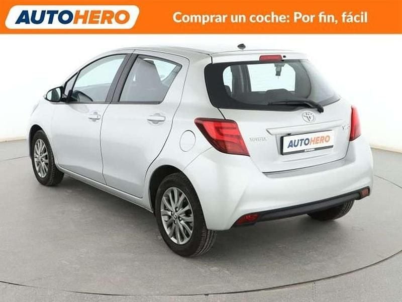 Usado Toyota Yaris Active 101 CV (74 kW) 2017 Gris Utilitario