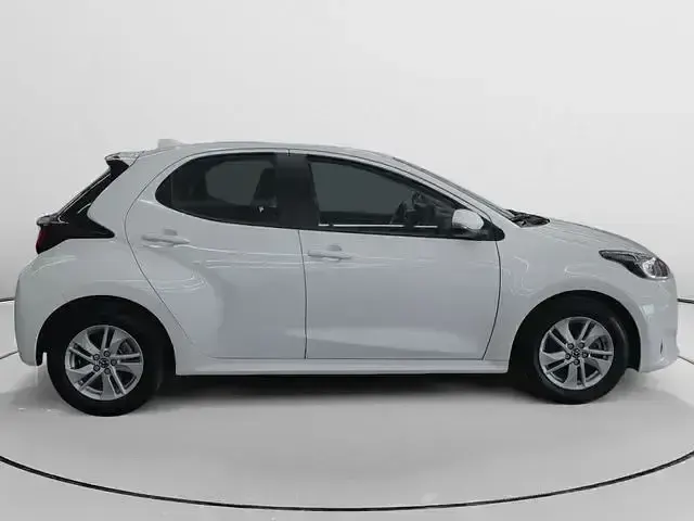 Usado Mazda 2 116 CV (85 kW) 2023 Blanco Utilitario