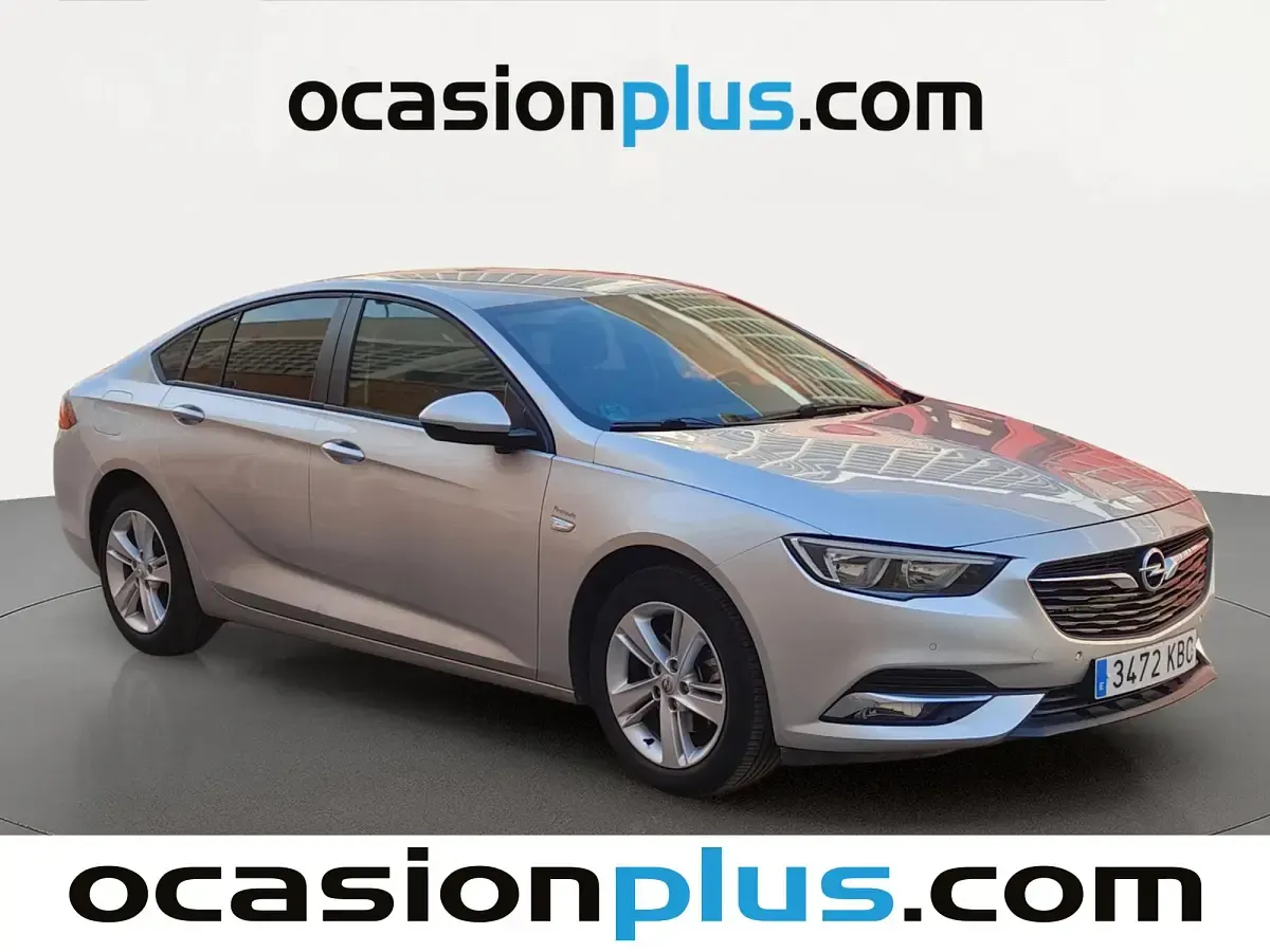 Usado Opel Insignia Selective 136 CV (100 kW) 2017 Gris plata Berlina