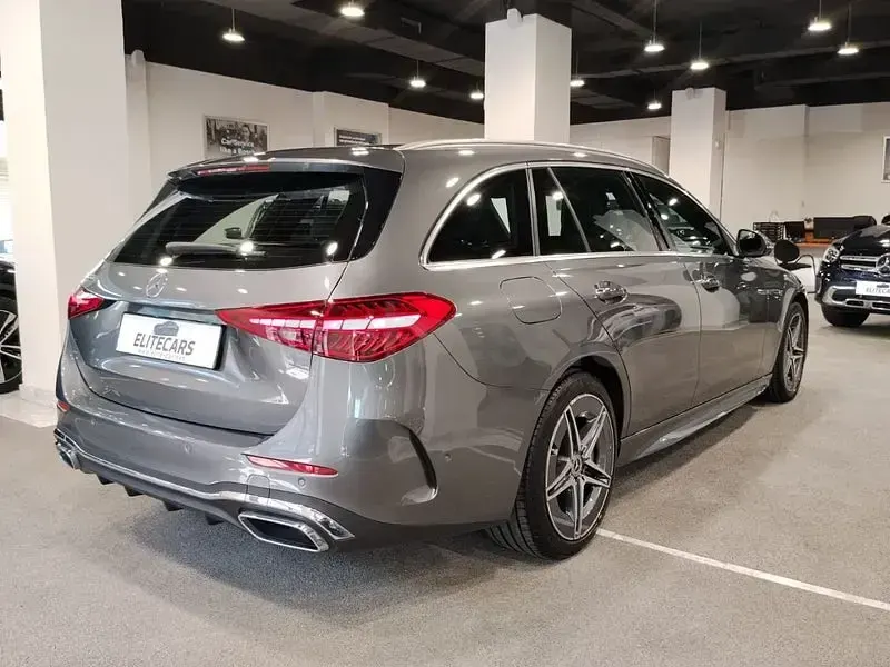 Usado Mercedes C300e 313 CV (230 kW) 2023 Gris / plata Familiar
