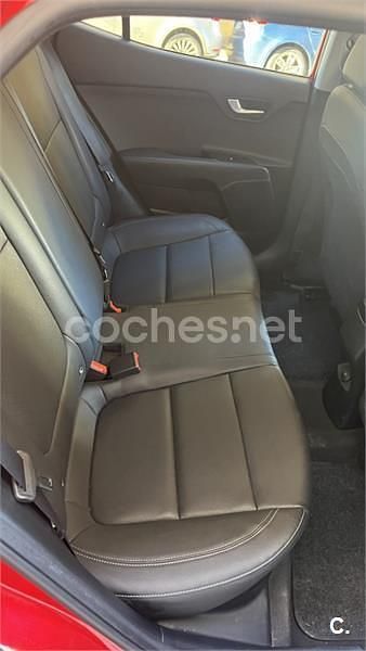 Usado Kia Stonic 100 CV (73 kW) 2020 Rojo SUV
