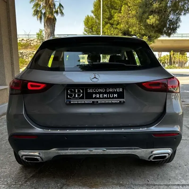 Usado Mercedes GLA200 150 CV (110 kW) 2023 Gris SUV