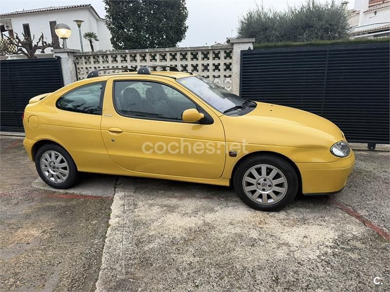 Usado Renault Mégane Coupé Sportway 110 CV (80 kW) 2001 Amarillo Coupe