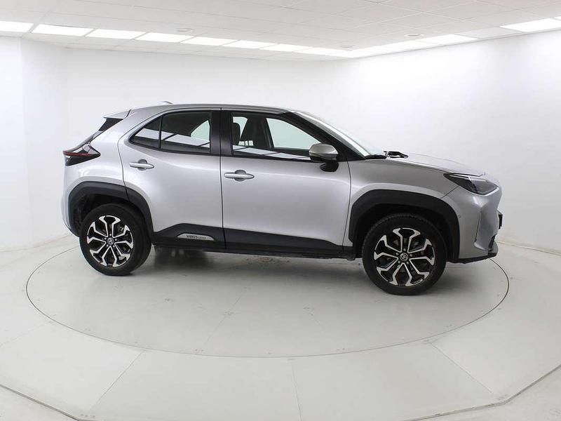 Usado Toyota Yaris Cross 116 CV (85 kW) 2022 Gris SUV