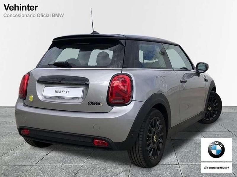 Usado Mini Cooper SE 135 kW (184 CV) 2023 Plateado Utilitario