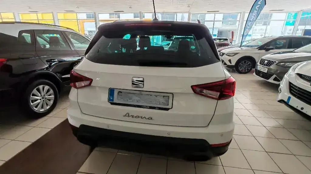 Usado Seat Arona Style 115 CV (84 kW) 2025 Blanco SUV