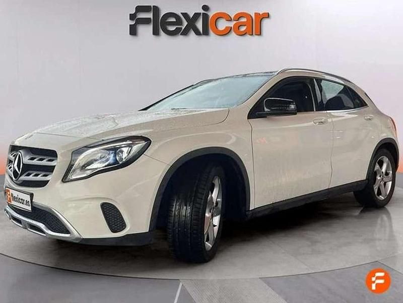 Usado Mercedes GLA200 Urban 136 CV (100 kW) 2017 Blanco SUV