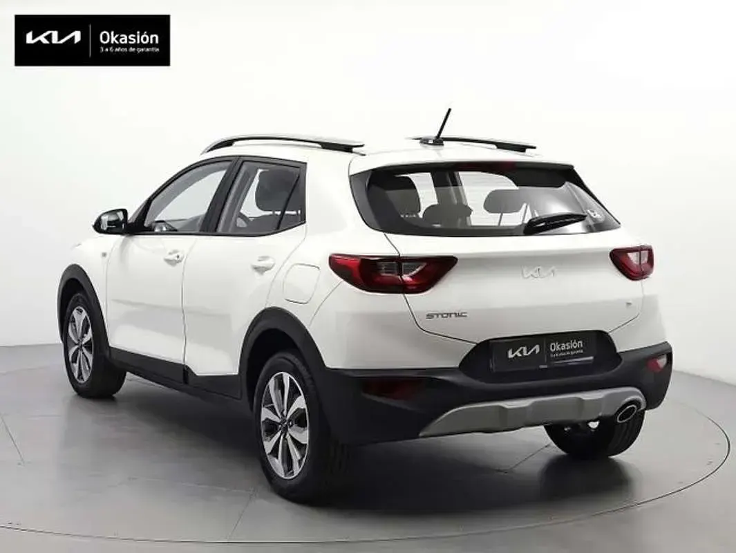 Usado Kia Stonic 84 CV (61 kW) 2022 Blanco SUV