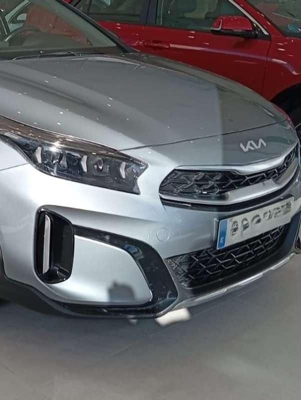 Usado Kia XCeed 140 CV (102 kW) 2025 Gris SUV