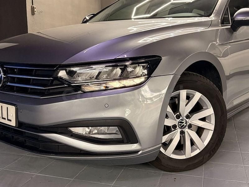 Usado VW Passat 122 CV (89 kW) 2020 Gris / plata Familiar