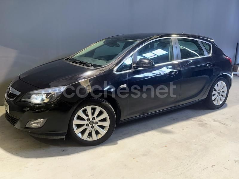 Negro Usado 2011 Opel Astra Cosmo Berlina | 4500 € (Buen precio) - Imagen 1/4