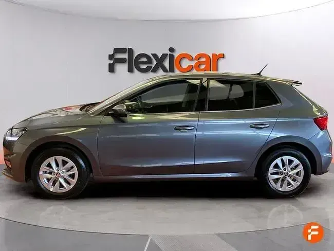 Usado Skoda Fabia Essence 95 CV (69 kW) 2025 Gris Utilitario