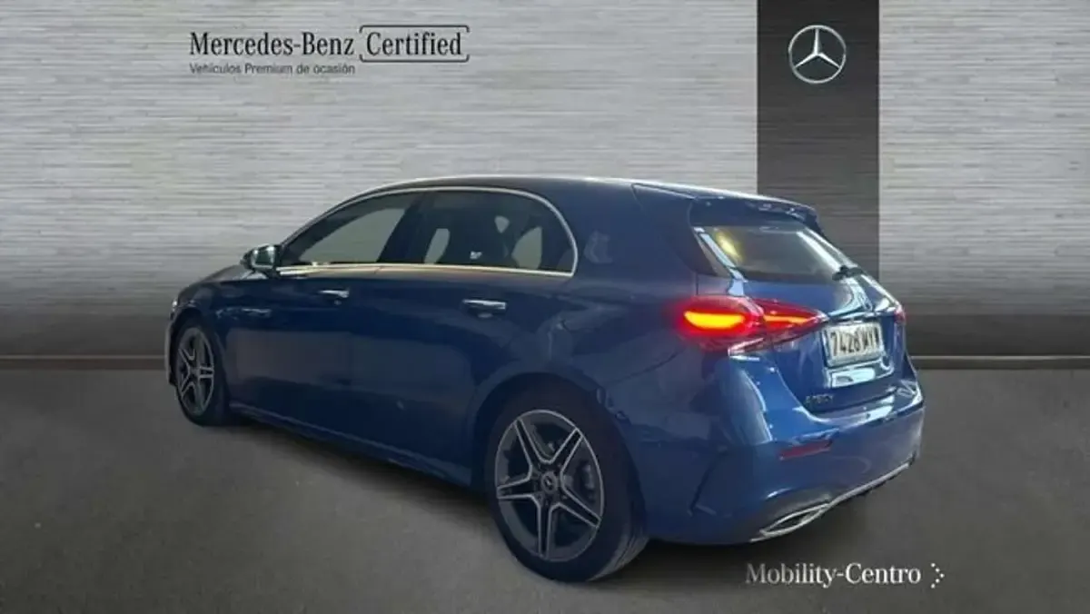 Usado Mercedes A180 109 CV (80 kW) 2025 Azul Utilitario
