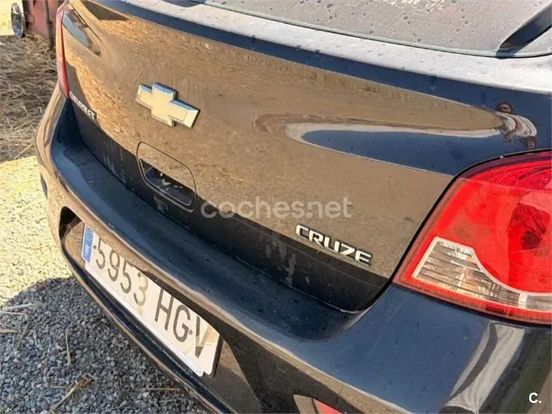 Usado Chevrolet Cruze LT 124 CV (91 kW) 2011 Negro Berlina