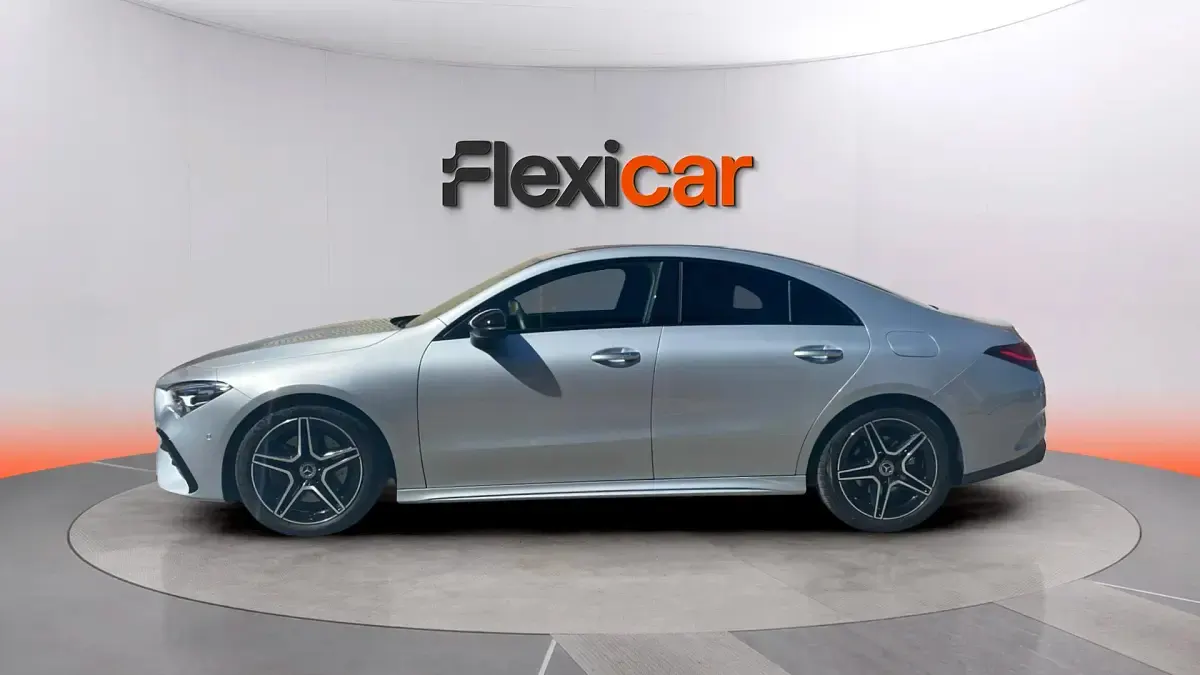 Usado Mercedes CLA200 163 CV (119 kW) 2024 Gris Berlina