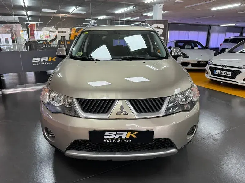 Usado Mitsubishi Outlander Intense+ 140 CV (102 kW) 2008 Beige SUV