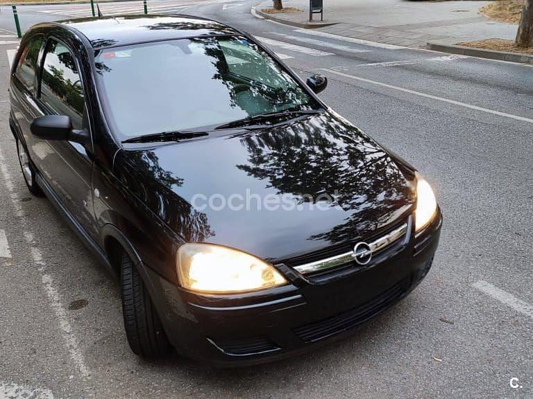 Negro Usado 2005 Opel Corsa Berlina | 2490 € (Buen precio) - Imagen 1/4