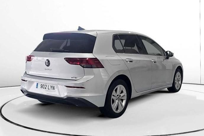 Usado VW Golf VIII Life 111 CV (81 kW) 2022 Gris Utilitario
