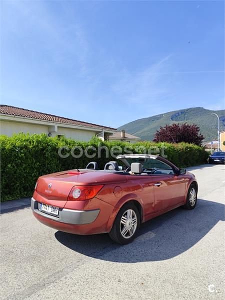 Granate Usado 2004 Renault Mégane Cabriolet Privilege Descapotable | 2000 € (Super precio) - Imagen 1/4