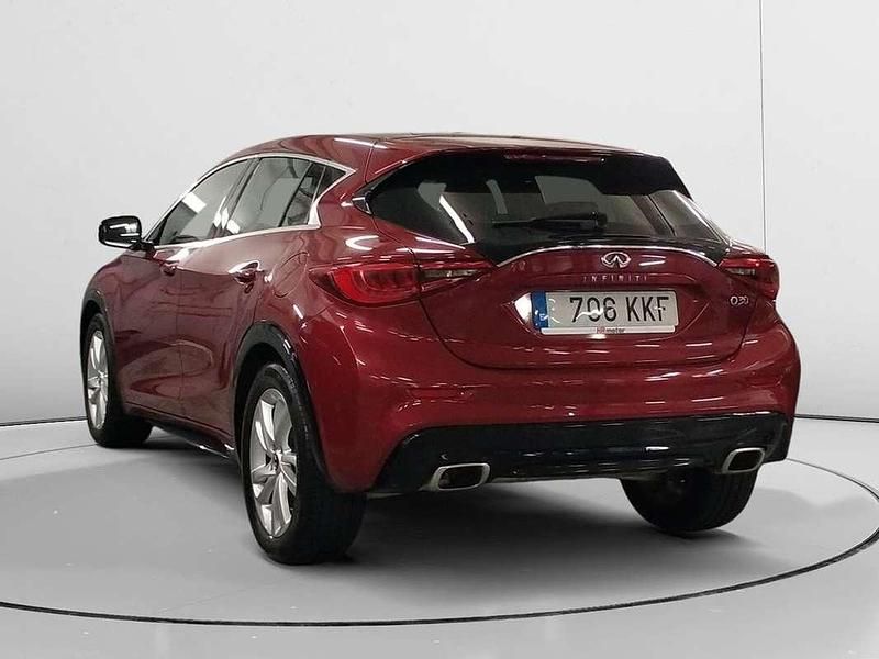 Usado Infiniti Q30 Premium 156 CV (114 kW) 2018 Rojo Utilitario