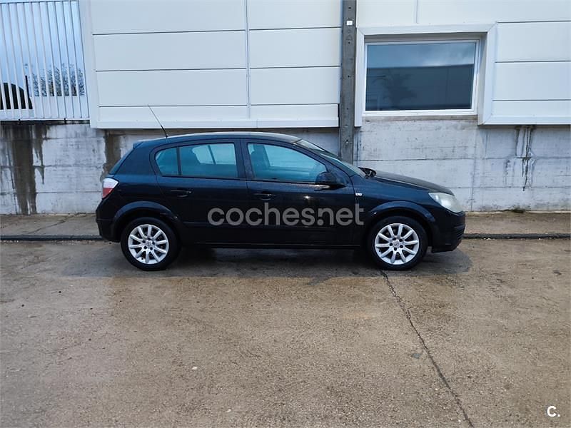 Negro Usado 2006 Opel Astra Cosmo Berlina | 2500 € (Precio justo) - Imagen 1/4