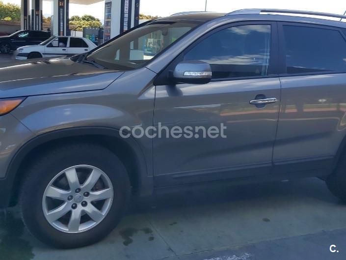 Gris / plata Usado 2012 Kia Sorento SUV | 12.000 € (Precio justo) - Imagen 1/4
