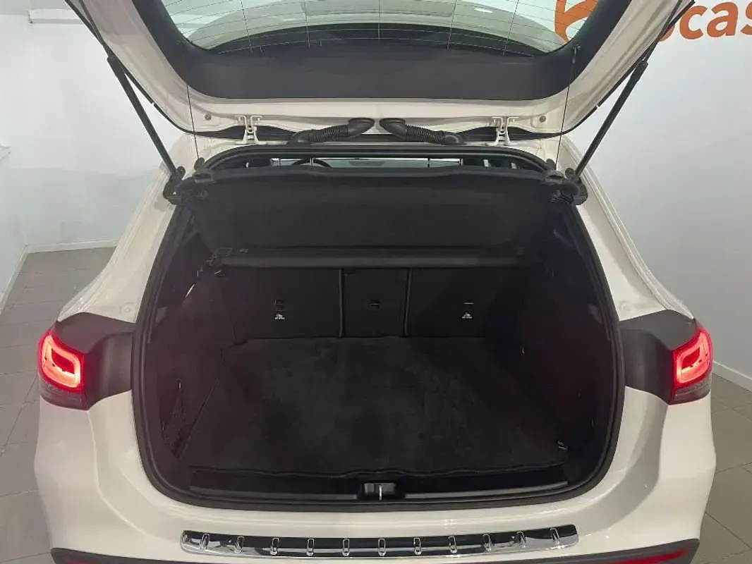 Usado Mercedes GLA200 150 CV (110 kW) 2021 Blanco SUV
