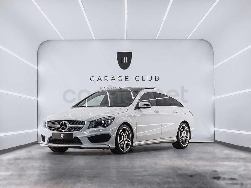 Usado Mercedes CLA220 Shooting Brake AMG line 177 CV (130 kW) 2015 Blanco Familiar