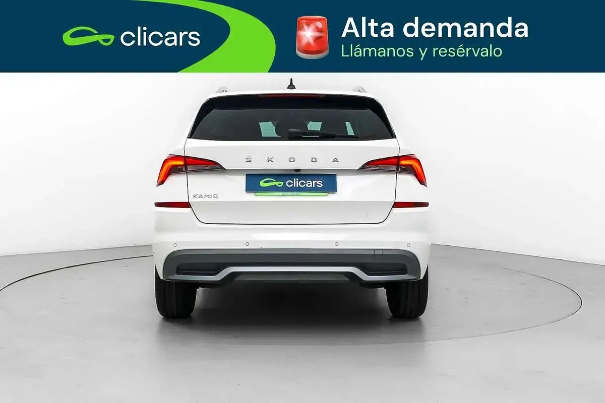 Usado Skoda Kamiq Ambition 110 CV (80 kW) 2022 Blanco SUV