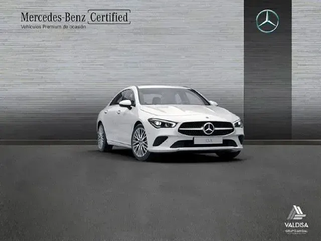 Usado Mercedes CLA180 136 CV (100 kW) 2022 Blanco polar Coupe
