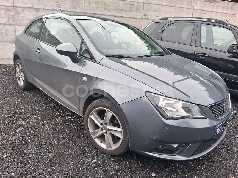 Usado Seat Ibiza SC Reference 90 CV (66 kW) 2013 Gris / plata Utilitario