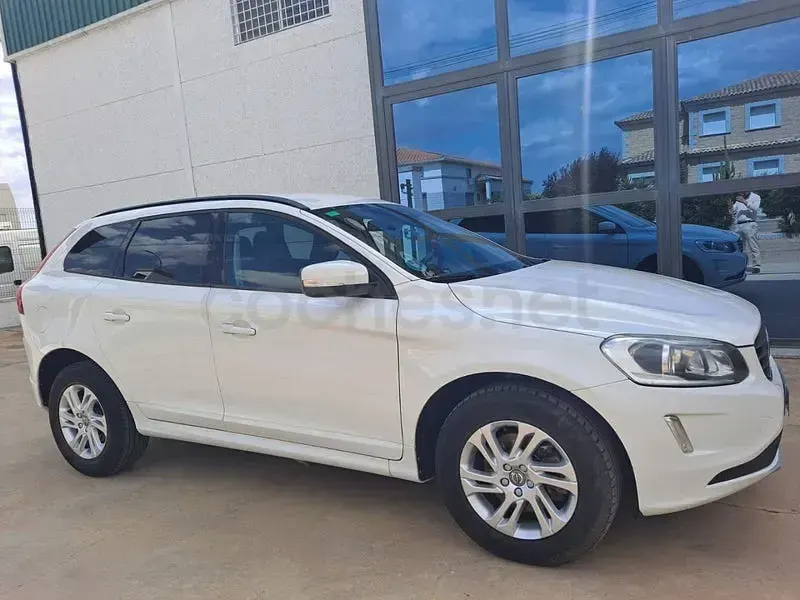 Usado Volvo XC60 Momentum 150 CV (110 kW) 2017 Blanco SUV