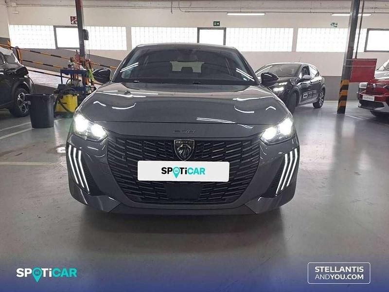 Usado Peugeot 208 Allure 101 CV (74 kW) 2025 Gris Utilitario