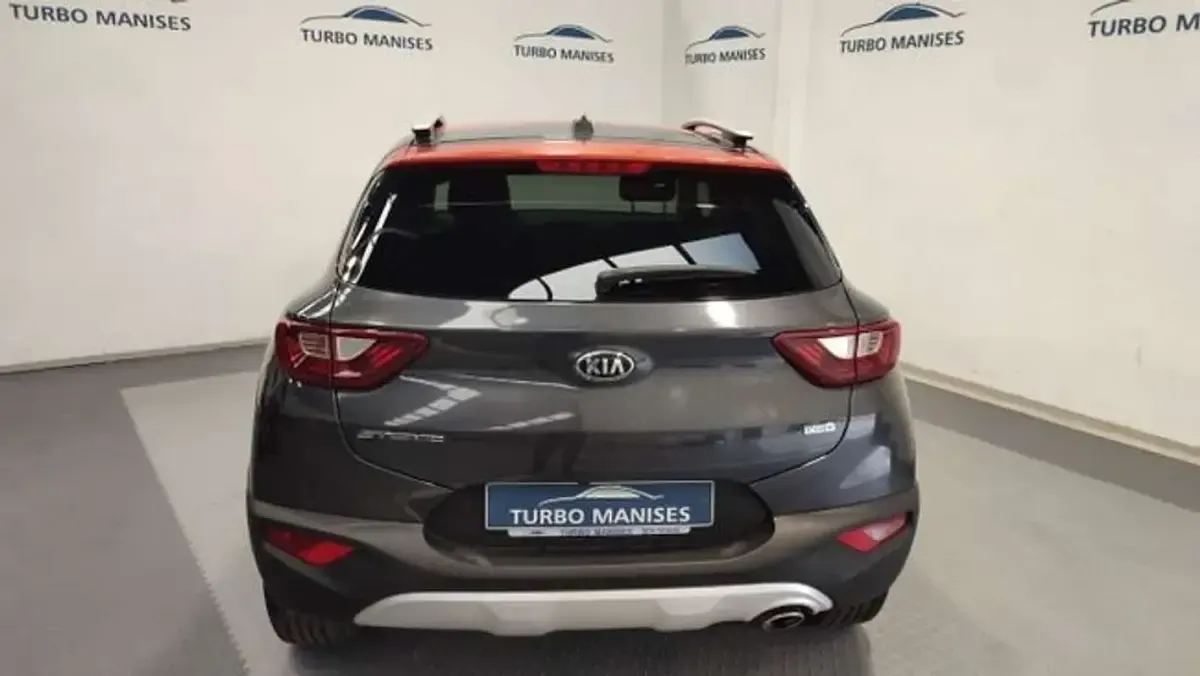 Usado Kia Stonic 110 CV (80 kW) 2018 Gris SUV