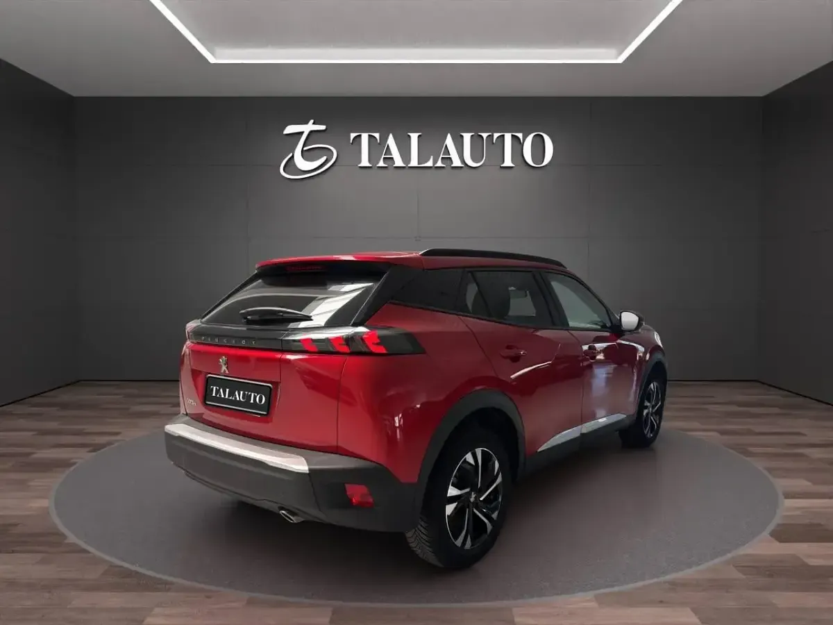 Usado Peugeot 2008 Allure 130 CV (95 kW) 2020 Rojo SUV