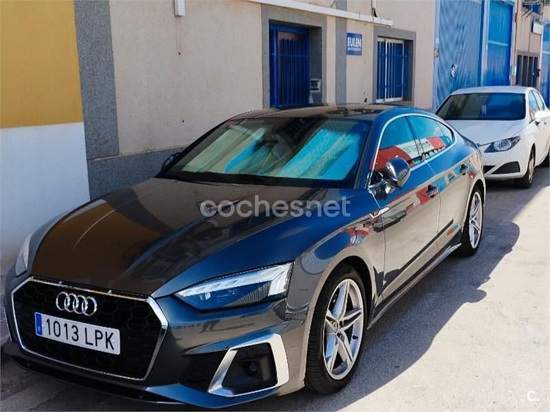 Gris / plata Usado 2021 Audi A5 Sportback S-Line Berlina | 37.000 € (Precio justo) - Imagen 1/4