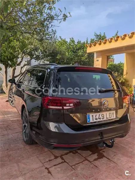 Usado VW Passat Executive 150 CV (110 kW) 2021 Negro Familiar