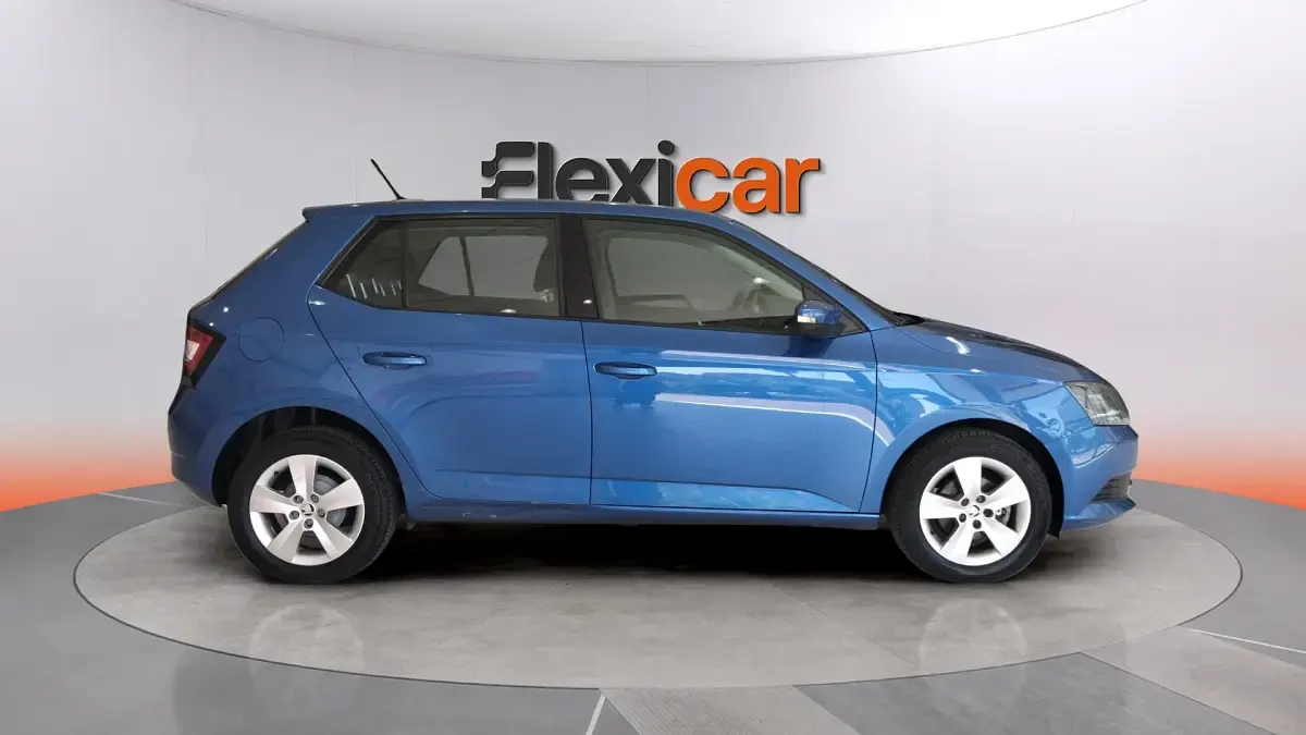 Usado Skoda Fabia Active 75 CV (55 kW) 2018 Azul Berlina