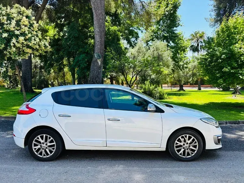 Usado Renault Mégane III GT 110 CV (80 kW) 2014 Blanco Berlina